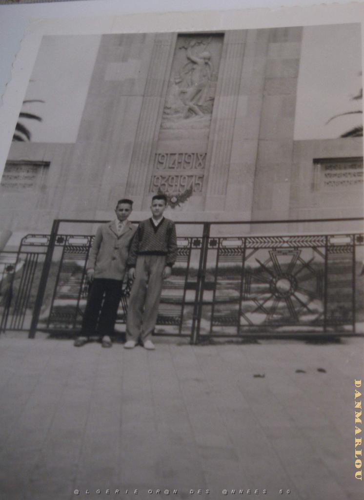 ORAN MONUMENT AUX MORTS JULES ESTEVE ET GEORGES MAESTRE.jpg